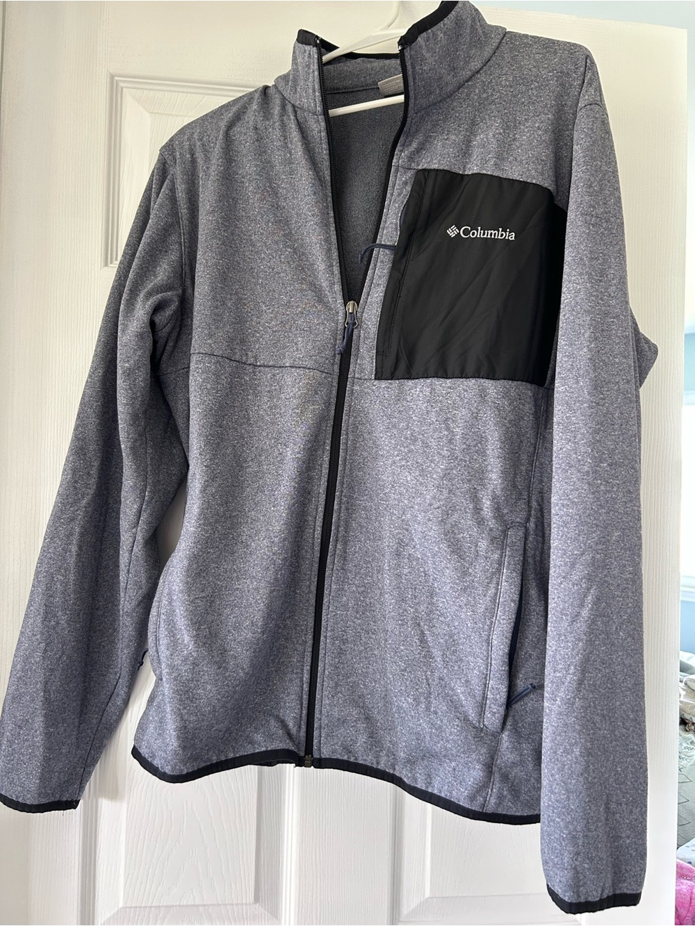 Columbia Men's Gray Lightweight Full-Zip Jacket with Black Chest Panel